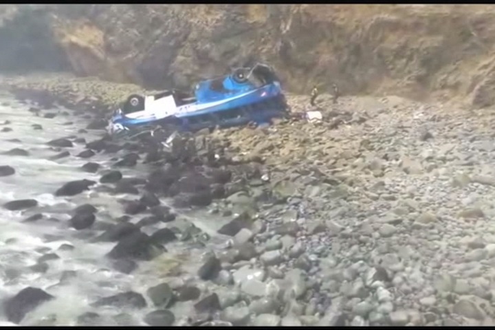 祕魯「魔鬼曲線」死亡彎道 巴士被撞墜谷至少36死