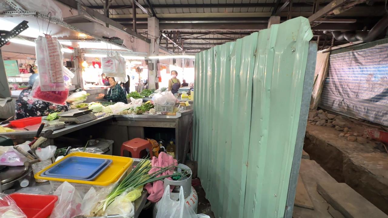 包商落跑！九曲堂公有市場改建工程突停擺　經發局：攤商免租金補償損失