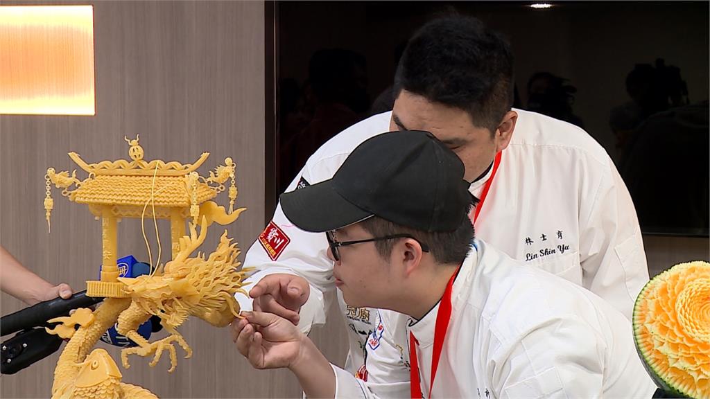 義大利麵條雕出「魚躍龍門」 大學生國際廚藝賽奪金