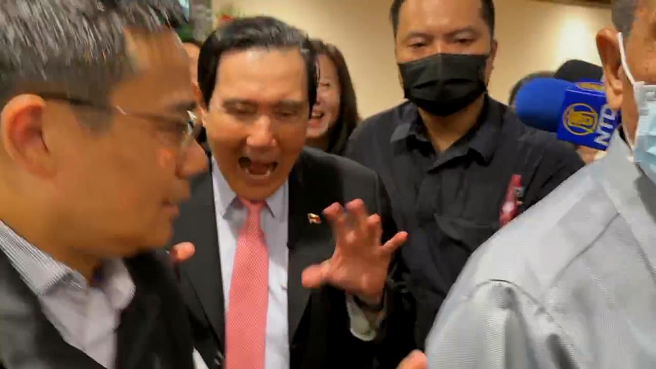 快新聞/擁羅還挺郝? 馬英九「張大嘴+抓取手勢」謎樣反應曝