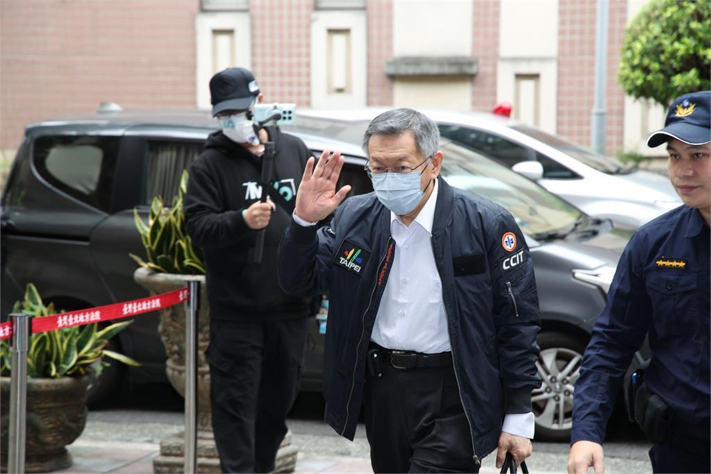 京華城案進行言詞辯論　柯文哲「不請自來」穿這件外套旁聽