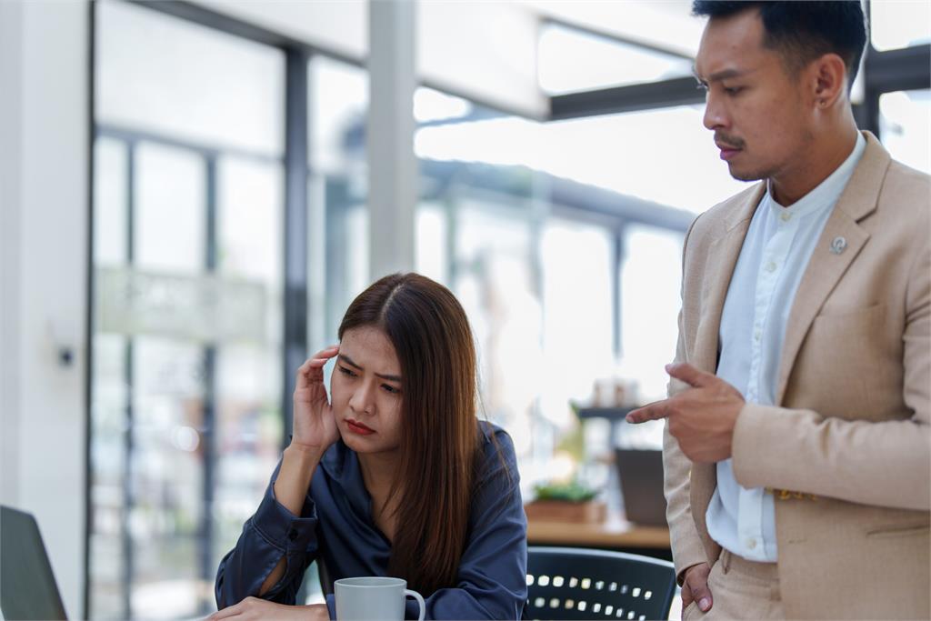歐美社群爆紅字眼「Nagging」!6大損友特徵 發現了要立刻遠離!