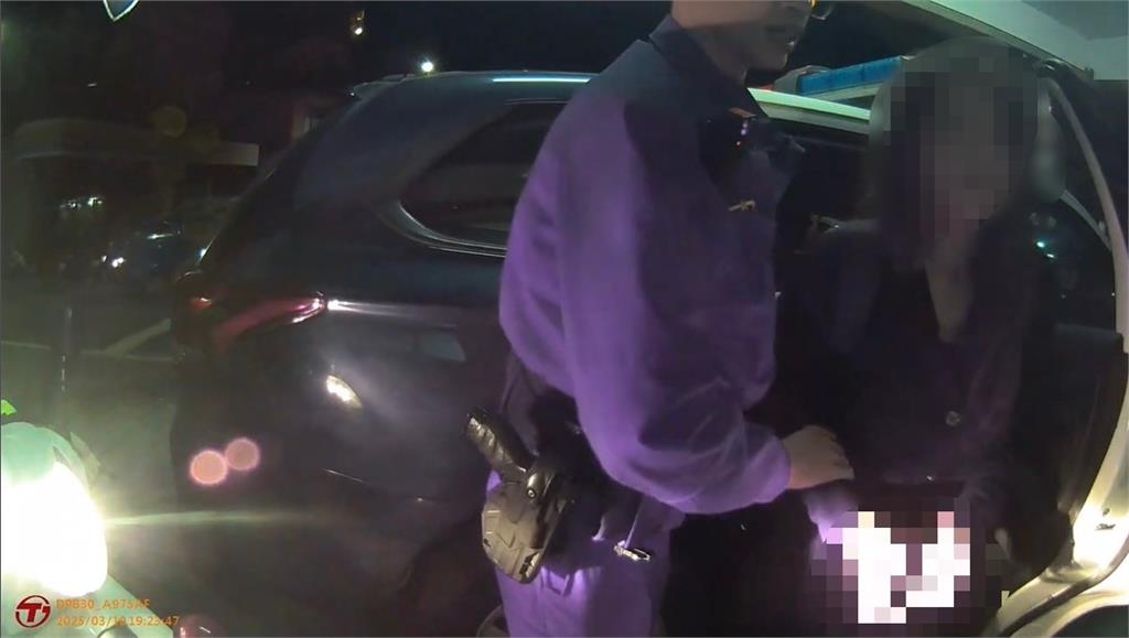 快新聞/遭女通緝犯噴辣椒水!員警忍痛壓制 隔週再捕對方同住伴侶