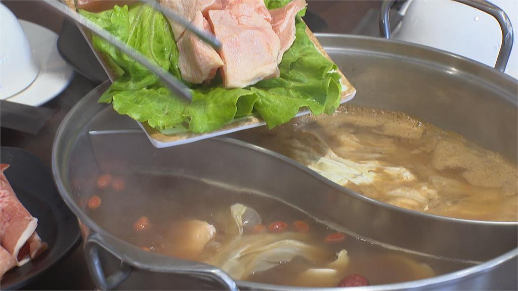 台灣人愛吃鍋！　汕頭、黑蒜頭等台式湯底熱賣