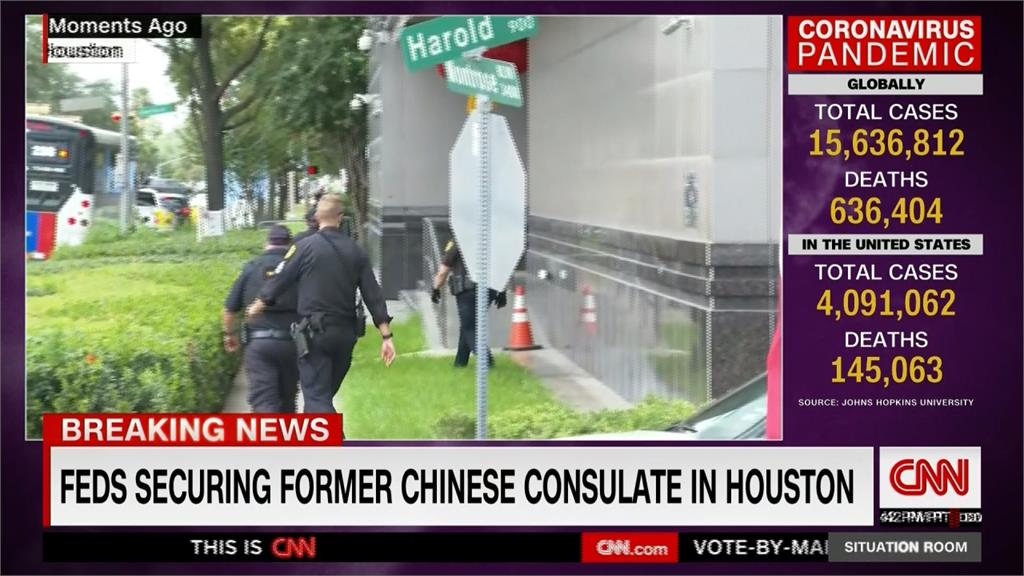 中國強關美國駐成都領事館 民眾館前放鞭炮被逮捕