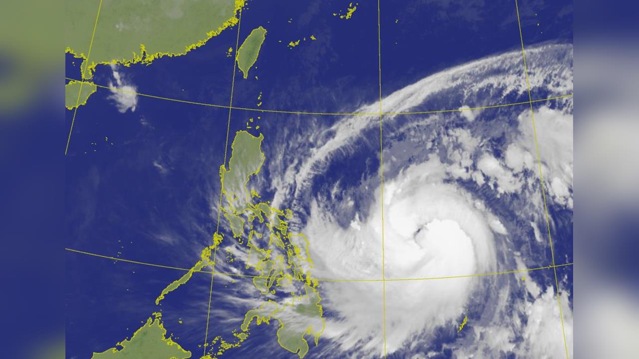 快新聞/鳳凰颱風恐自「這地區」登陸 氣象粉專曝南北風雨「最搖滾時間點」!