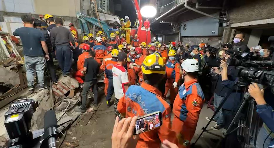 快新聞／台中房屋倒塌現場傳悲報　目視2人已無生命跡象