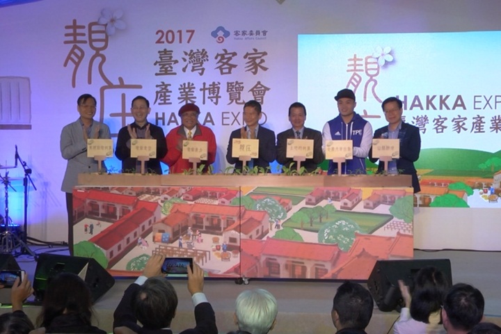 站台客家產業博覽會 鄭兆村客語難不倒