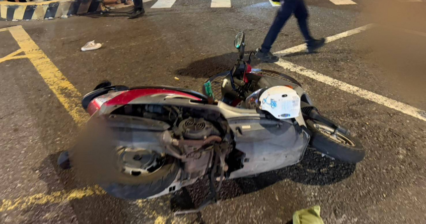 三峽死亡車禍！母女雙載遭大貨車撞擊　媽媽傷重不治