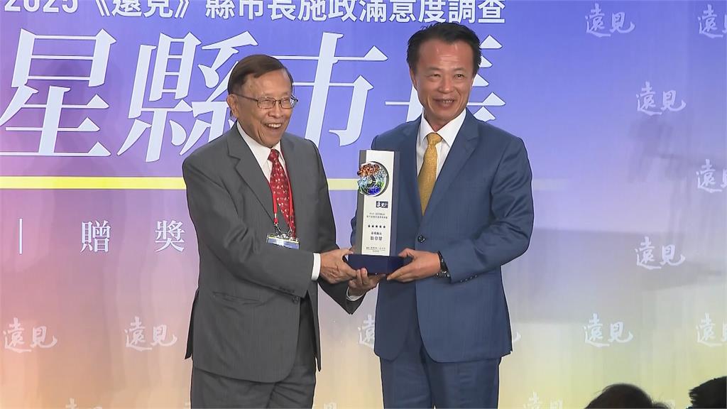 嘉義縣長翁章梁四度蟬聯五星首長　滿意度「唯一超過八成」