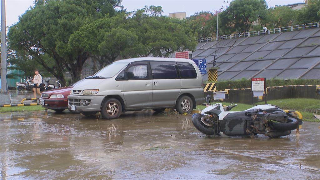 百齡橋外泡水車有慰問金方案　受害車主控領慰問金要放棄國賠