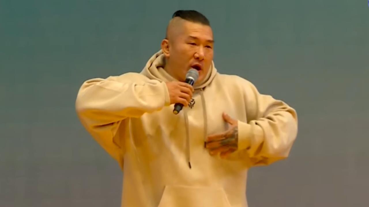 館長才在直播嗆「斬X頭」！遭起訴後首露面又放話「要做1事」