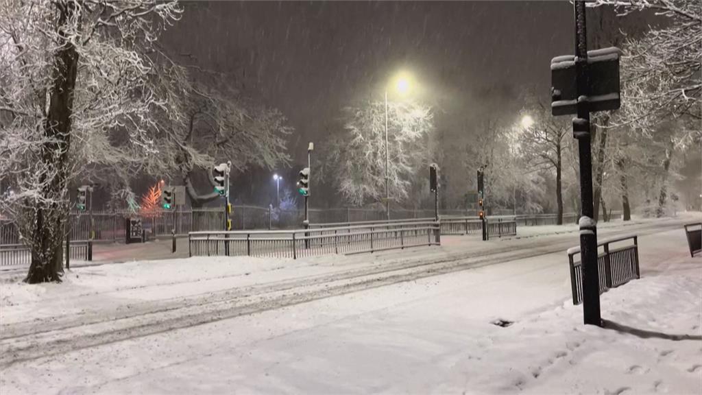 英暴雪探零下10度發橙色預警　兩大城機場跑道關閉