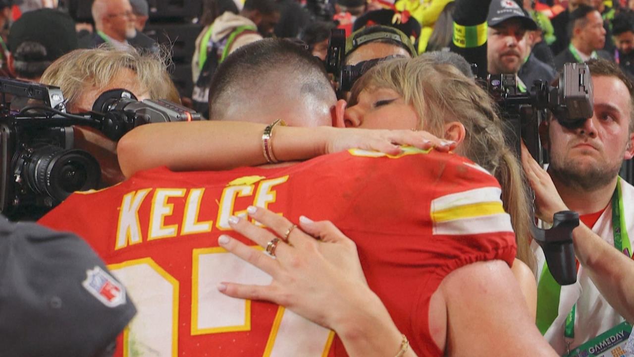 泰勒絲、凱爾西訂婚商機無限 粉絲「愛屋及烏」NFL多新球迷
