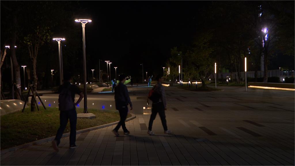 喜愛夜跑更安全！大里運動公園照明改善變美了