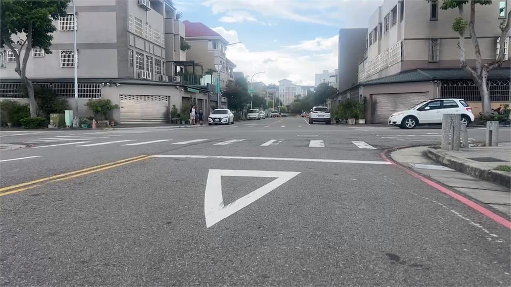 騎車經「無號誌路口」出車禍　外送員失去生命跡象
