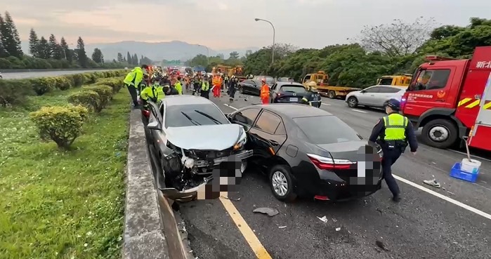 快新聞／國三重大車禍　多部車撞爛「2人身亡」