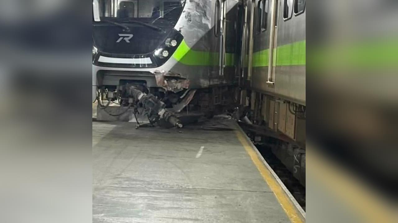 快新聞/台鐵出事了!2列電聯車相撞 7節車廂出軌