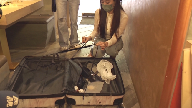 女搭機托運行李崩潰！50萬名牌包竟變別人的鞋子　長榮「只賠200美金」