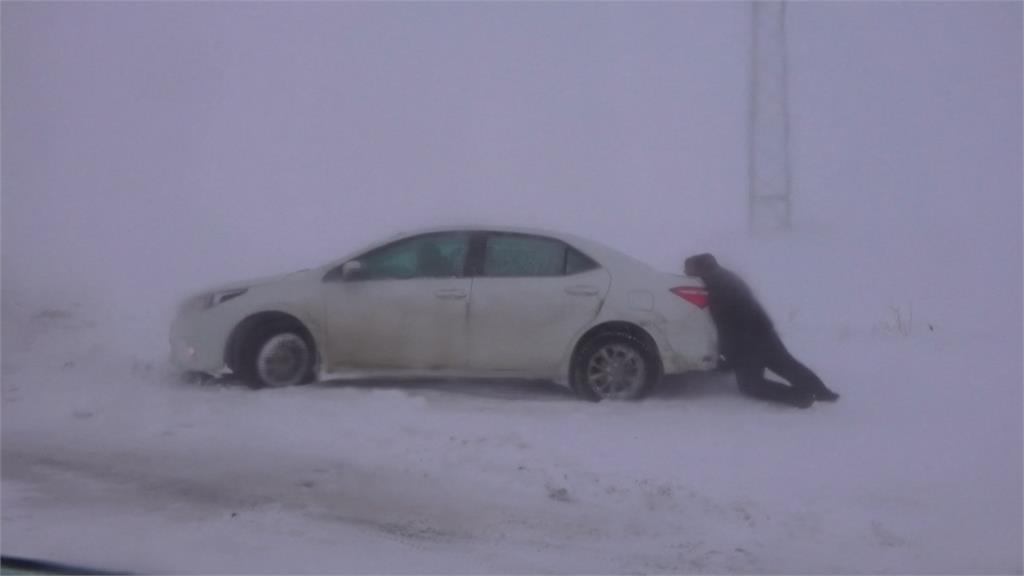 暴風雪襲擊土耳其東部　60幾座村被迫封路