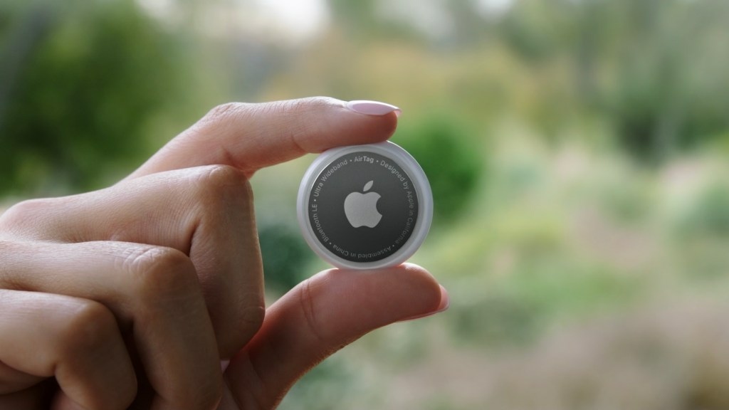3C／傳聞已久終現身！蘋果 Apple AirTag 藍牙追蹤器 990 元幫你追蹤各種物品與情人位置？