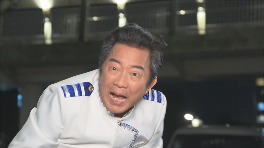高群《好運來》演盲人超虐！躺地拍戲快尿褲子 老婆心疼喊停