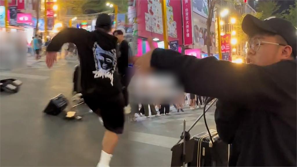 街頭唱《江南》被搶麥！弟弟衝去接唱秀美聲　歌手超配合全被圈粉