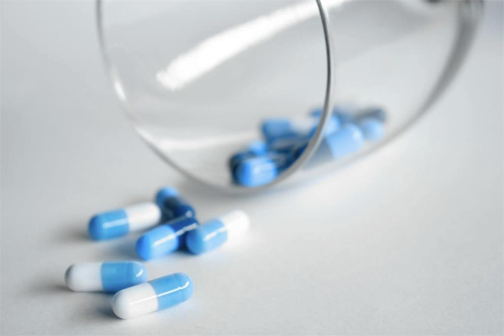 抗生素「礙胃」要配牛奶、胃藥吃？   小舉動反影響療效