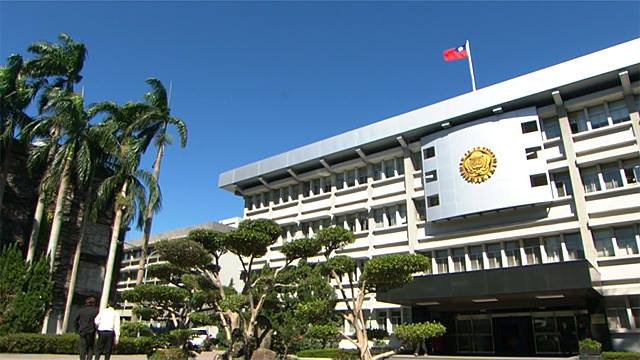 快新聞／調查官上暗網買槍被抓　調查局「開鍘」：記2大過免職