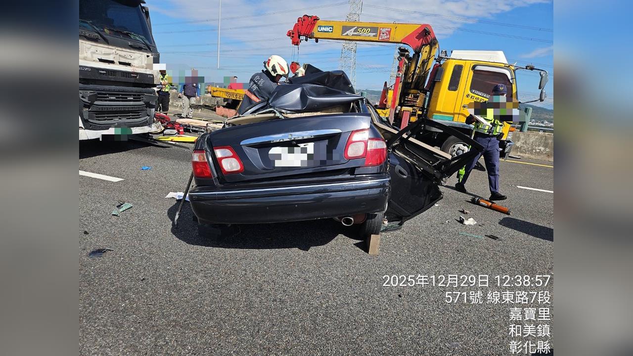 快新聞/國3彰化和美段死亡車禍!轎車遭聯結車壓扁 休假海巡署上士「頭顱破裂」亡