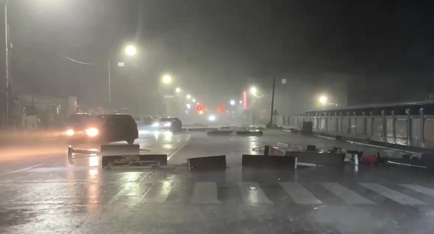 雲林口湖測得17級風全台最大 北港貨車被掀翻