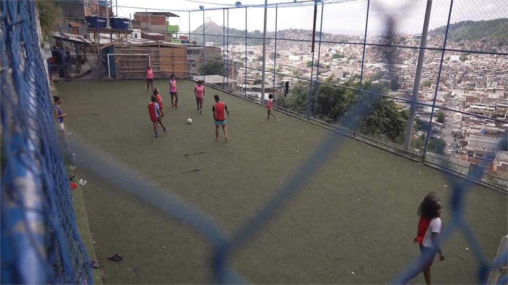 「街童世界盃」奪冠　巴西貧民女足隊踢出未來