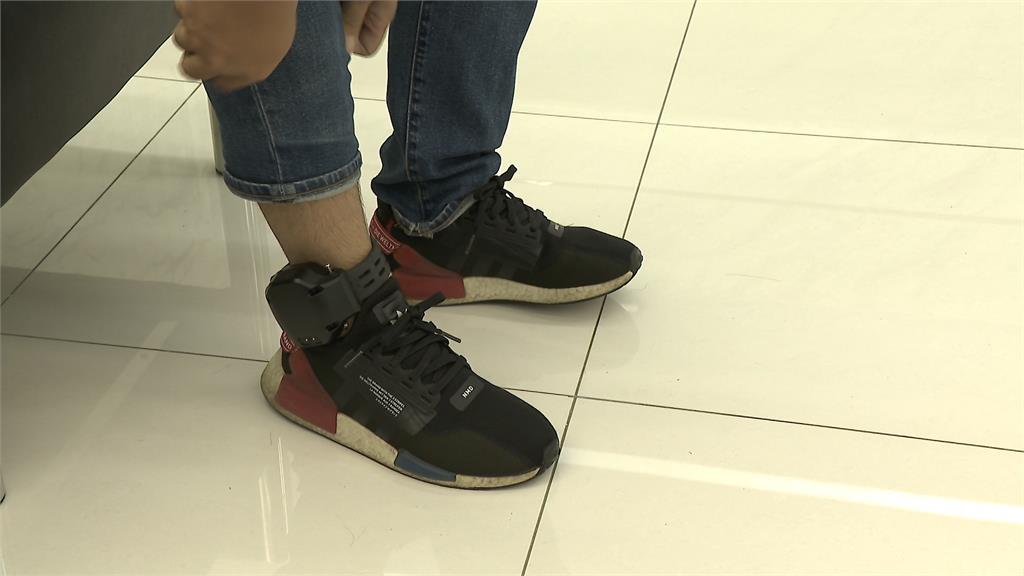 獨／科技監控設備大揭密　被告電子腳環手環首曝光