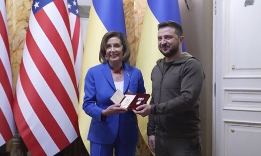 快新聞／美眾院議長裴洛西密訪基輔　會見澤倫斯基：感謝烏克蘭為自由而戰