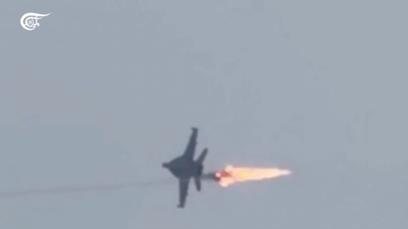 【有影】美F/A-18被伊朗飛彈擊中？　解析戰機身後炸開「拉長火焰」細節真相