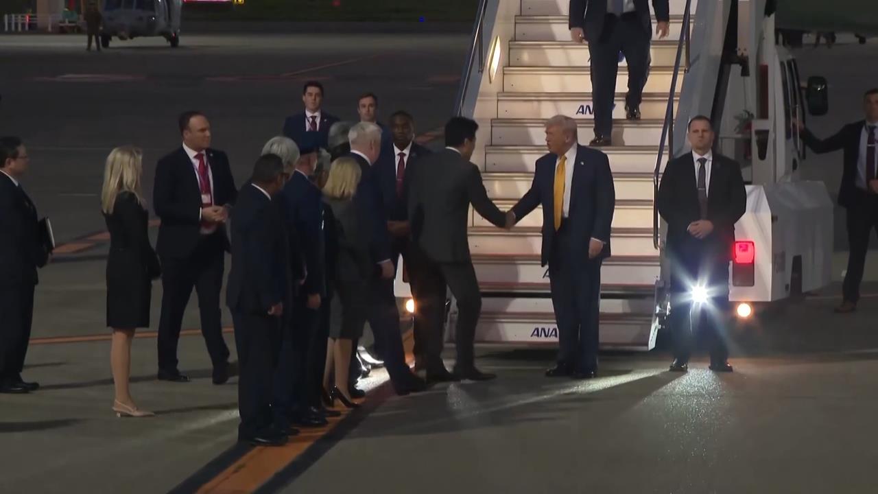 川普抵日本專車前往皇居　會見德仁天皇夫婦