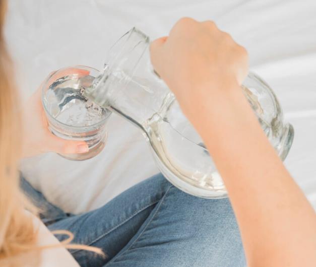 每天喝瓶裝水？美研究發現：使用「塑膠瓶」飲水　可能增加糖尿病風險