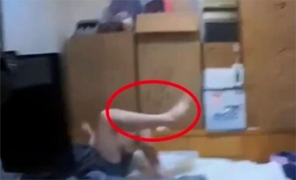 竹聯幫明仁會團滅!士林警強力掃黑逮40人 他翹二郎腿滑手機被攻堅