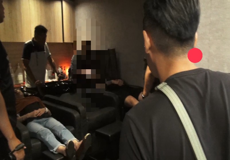 台中藥頭結束交易美髮院洗頭　洗到一半警察來抓人