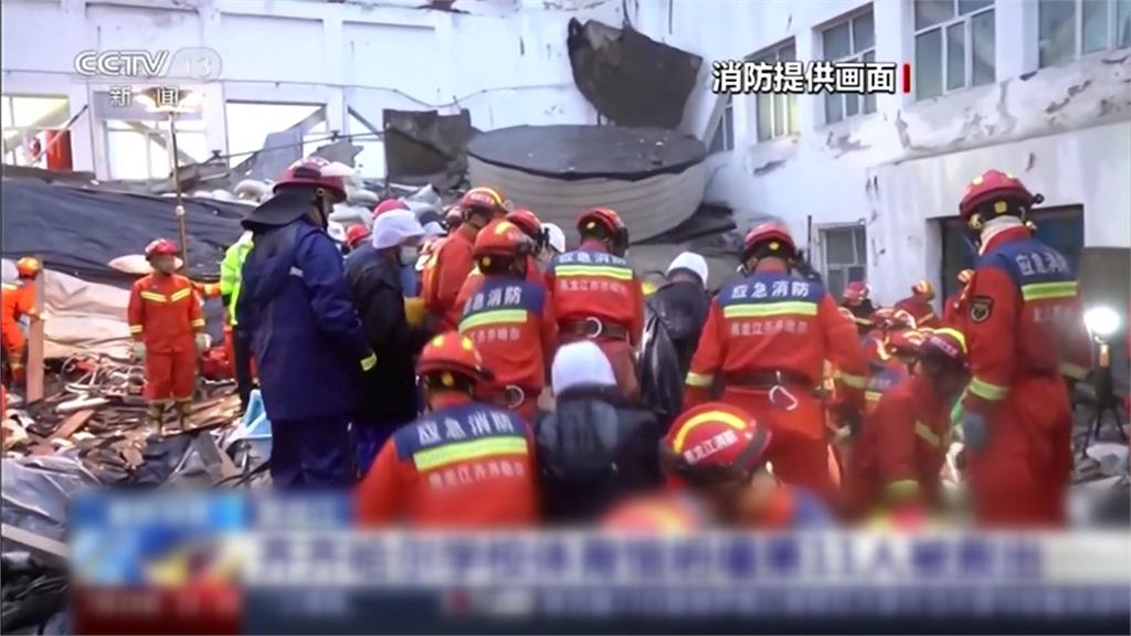 黑龍江齊齊哈爾中學體育館坍塌11死　屋頂堆放建材珍珠岩釀禍