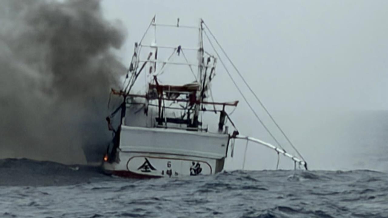基隆籍漁船石垣島外海大火沈船　62歲台籍船長下落不明