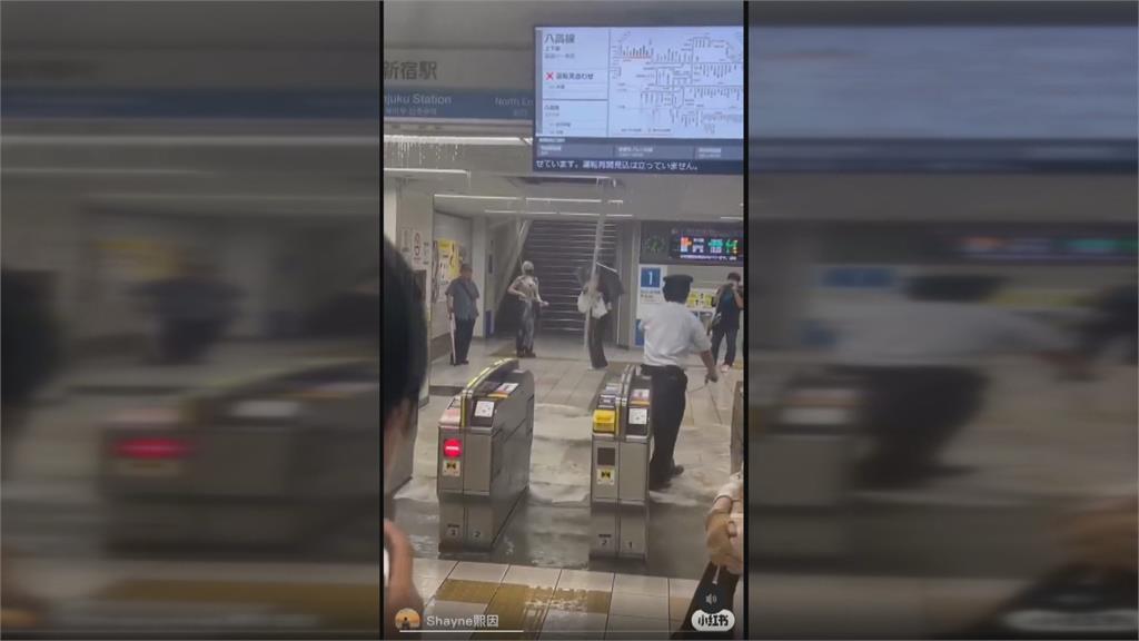 東京豪雨成災！人孔蓋噴出巨大水柱　車站天花板驚現「瀑布雨」
