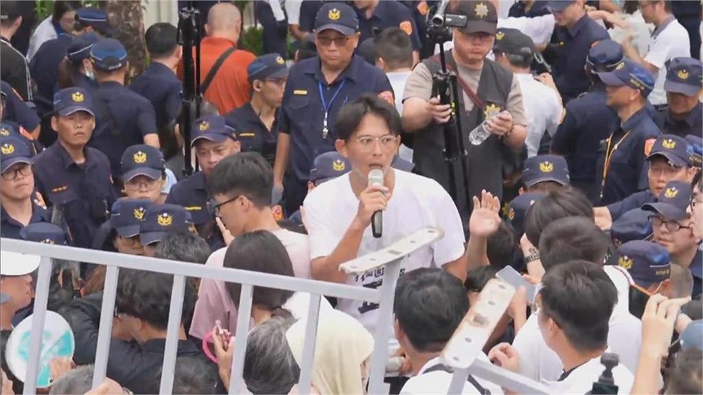 黃國昌非法挺阿北「小草齊喊偵查不公開」!律師一看「3點雙標」開酸:世界最扯