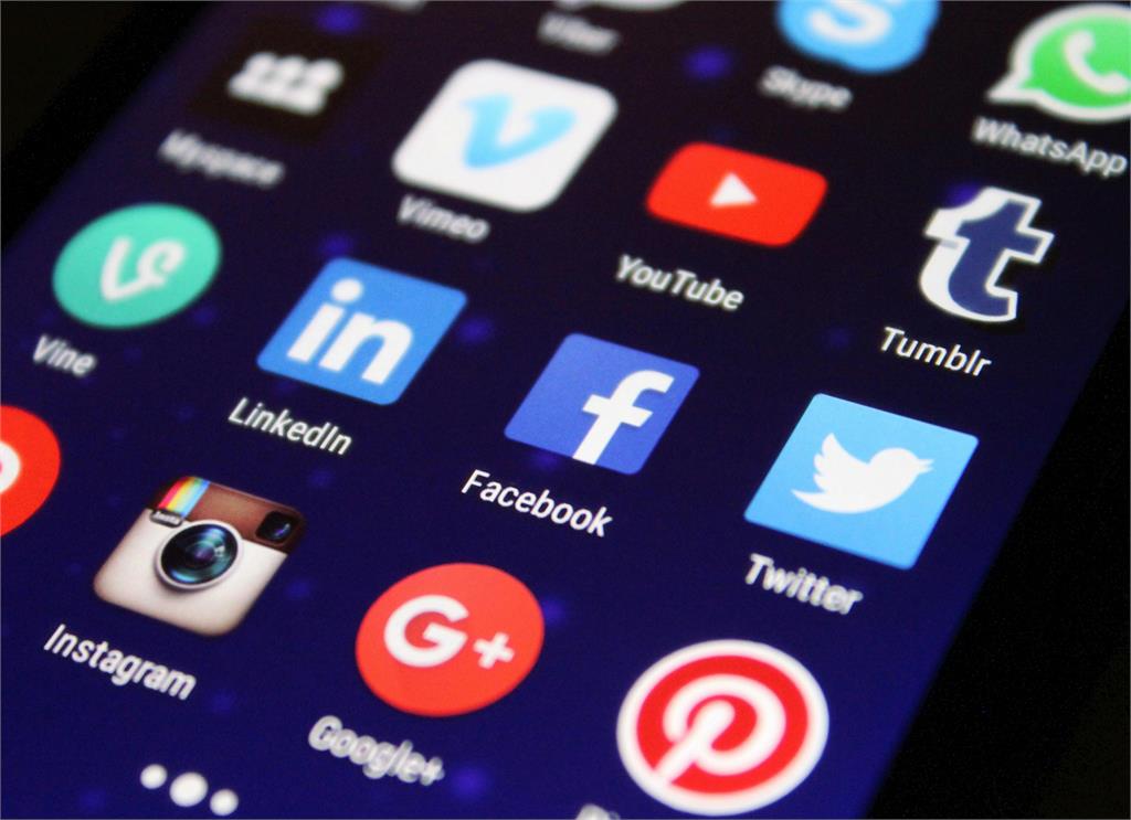LINE叫「賴」唯獨Facebook「台灣版叫法」翻譯邏輯不同！網曝背後原因