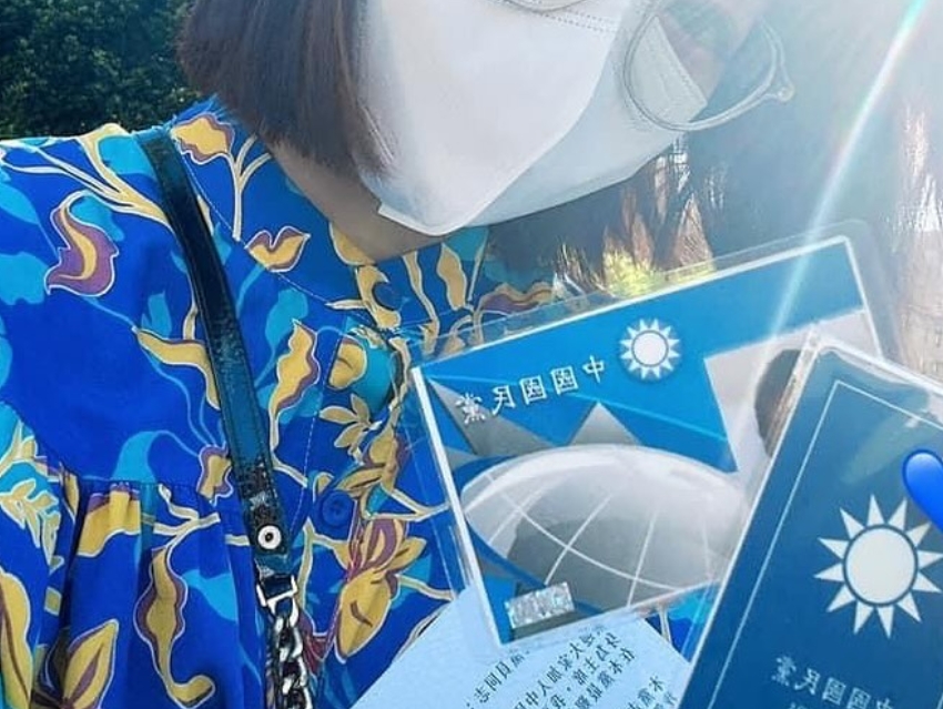 快新聞／柯粉護理師張喬瑜宣布加入國民黨！　曬黨證嗨喊：正式加入戰鬥藍