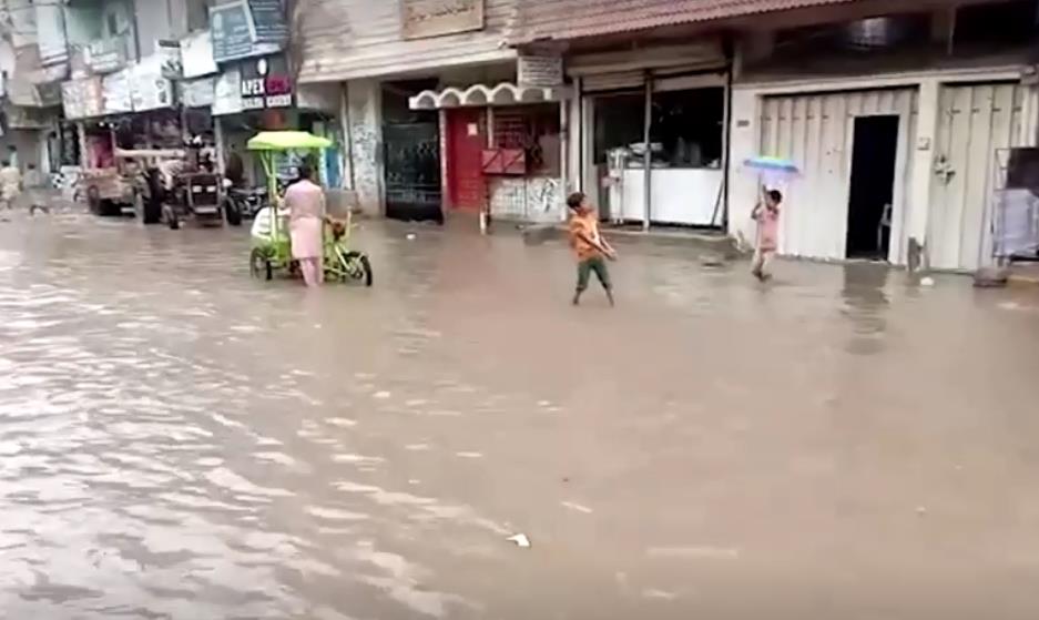 阿巴大雨下不停引爆人道危機　巴基斯坦超過900死