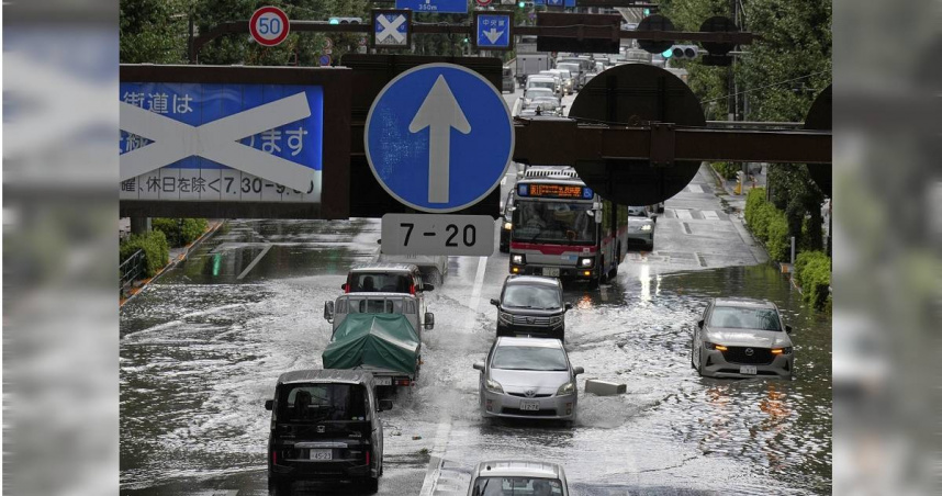 時雨量破百毫米！日本首都圈工人遭壓亡、船長失蹤　車站淹成水樂園