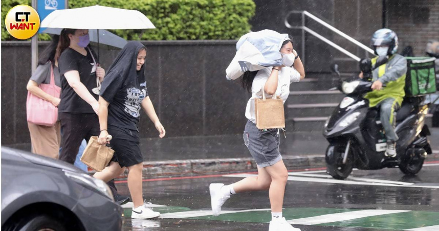 13縣市大雨特報！「米克拉」颱風恐生成　氣象專家估「這時間」是關鍵期