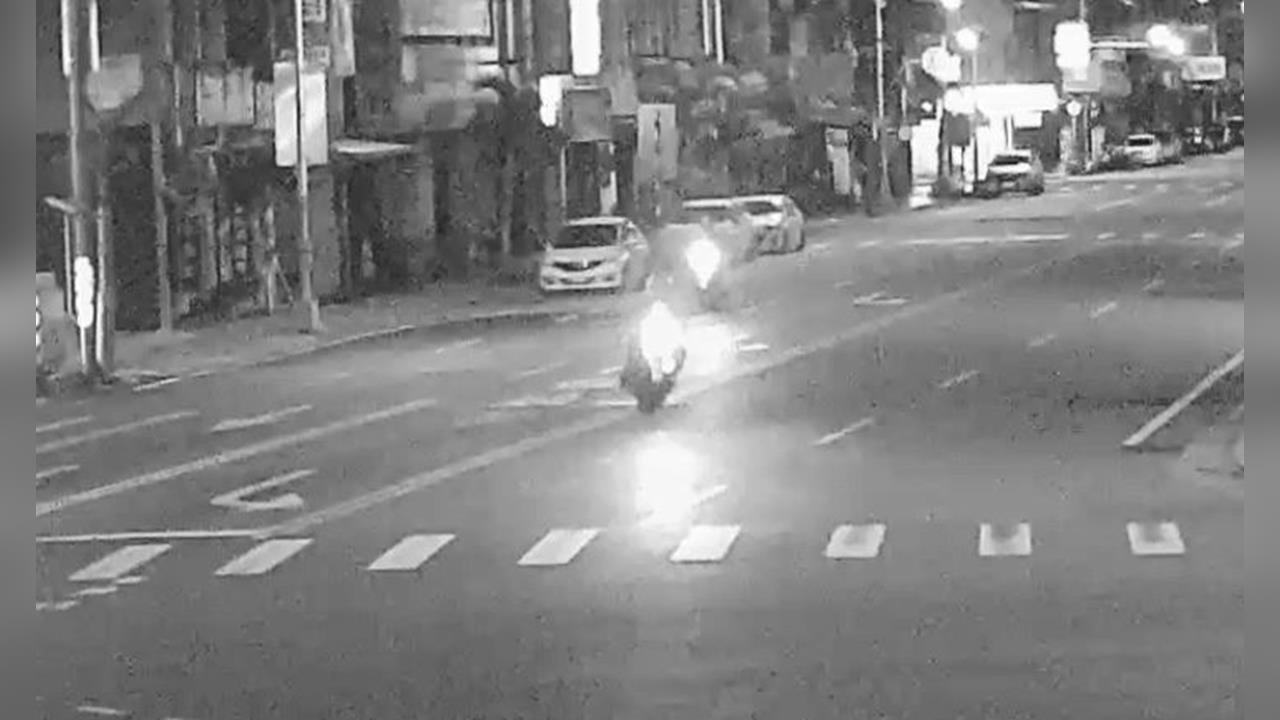 女騎士半夜違規稱「急探望母親」　警當場查獲毒品、毒駕送辦