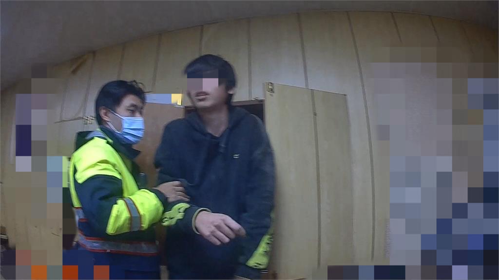 中壢驚見蜘蛛人？男徒手攀3樓「躲住家夾層」撞見屋主女兒竟說這句話